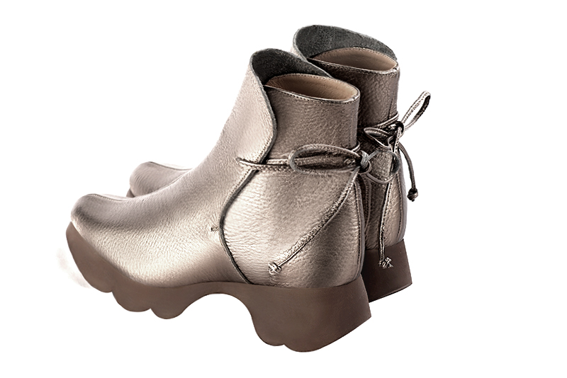 Bronze gold women's ankle boots with laces at the back. Round toe. Low rubber soles. Rear view - Florence KOOIJMAN